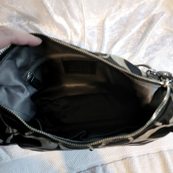 Coach Signature Purse. Good condition and great size - Picture 6 of 13